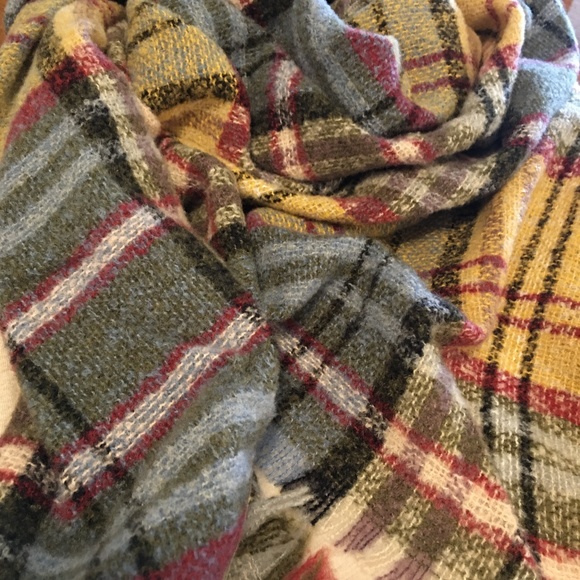 NWT Plaid Blanket Scarf Wrap BOUTIQUE - Picture 4 of 5